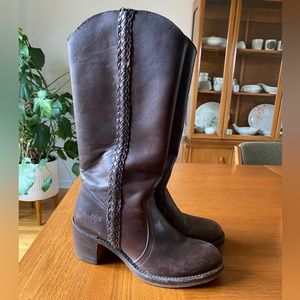 Frye Sabina Braid Boot 9 Dark Brown